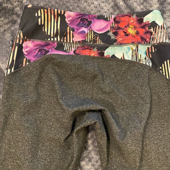 Like New adorable grey and floral Calia leggings szM - Picture 8 of 11
